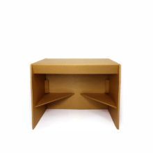 escritorio de cartón para niños