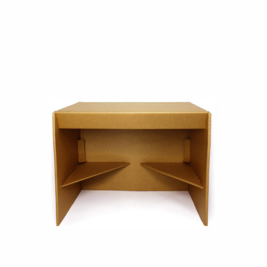 escritorio de cartón para niños