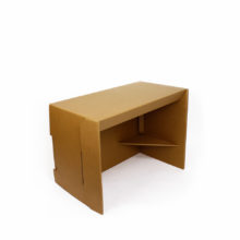 escritorio de cartón para niños